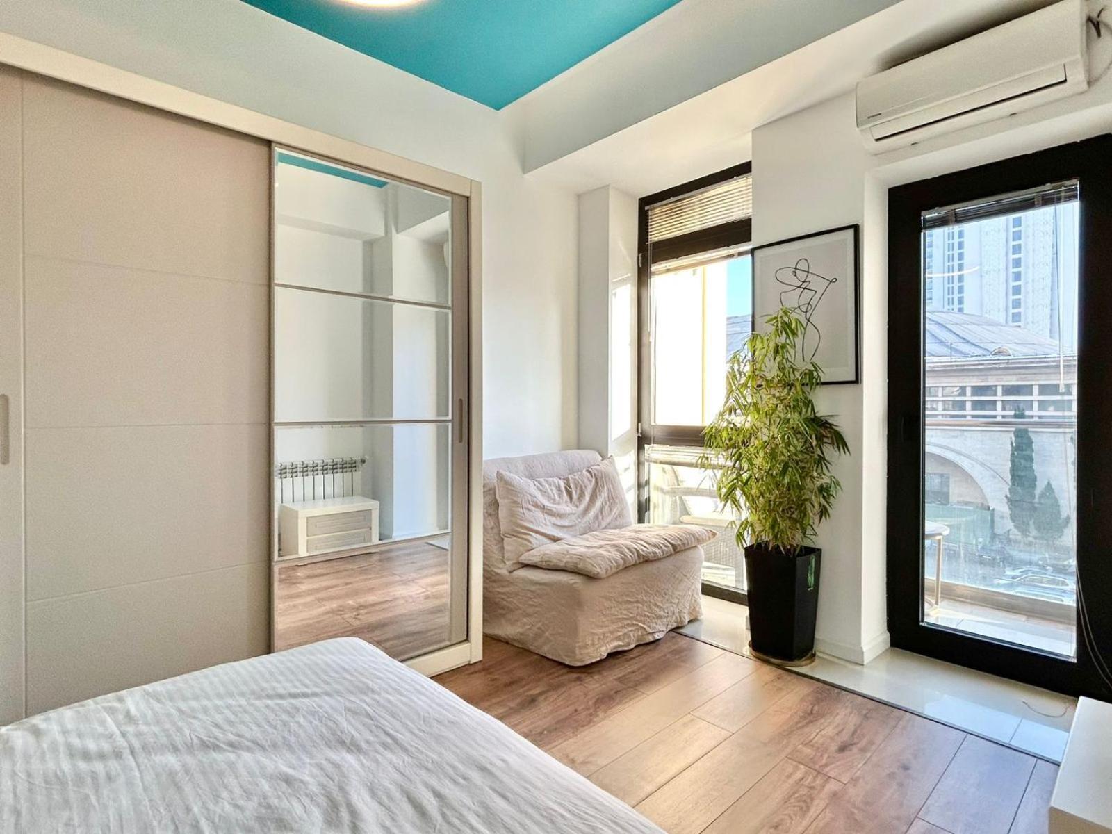 טביליסי City Center - Next To Holiday Inn -2Br Apartment מראה חיצוני תמונה