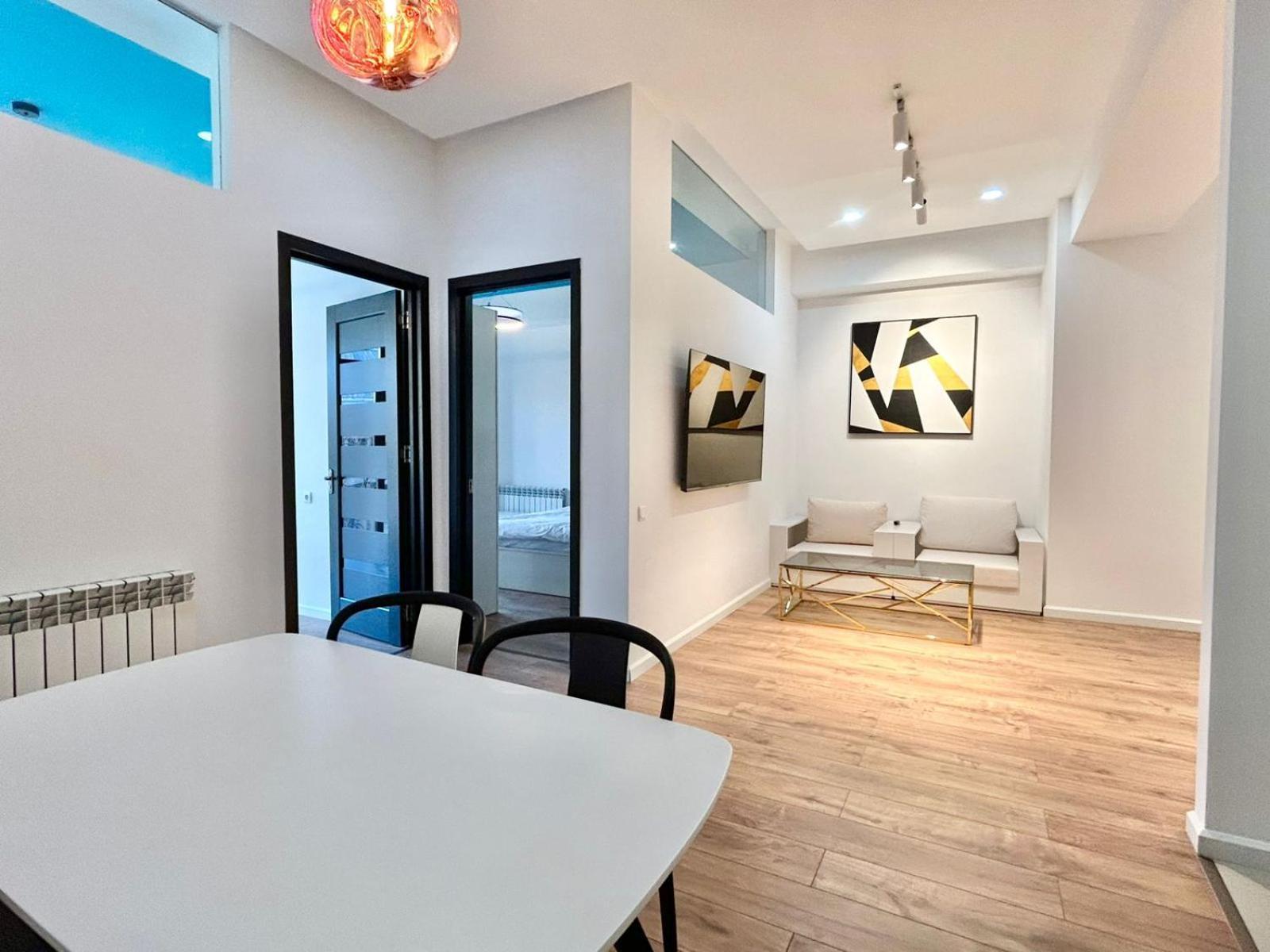 טביליסי City Center - Next To Holiday Inn -2Br Apartment מראה חיצוני תמונה
